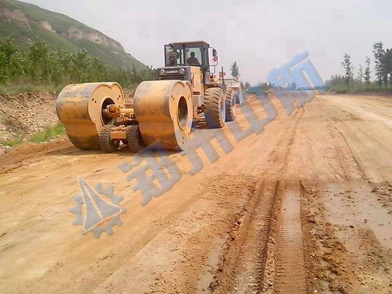 冲击式压路机出租